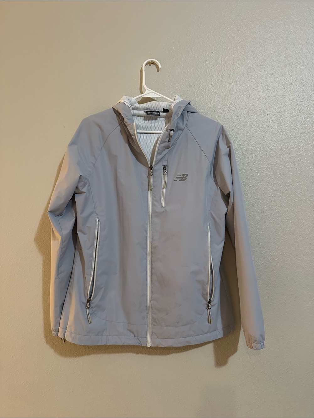 New Balance Women's Light Gray Hooded Shell Jacket with Zip Pockets